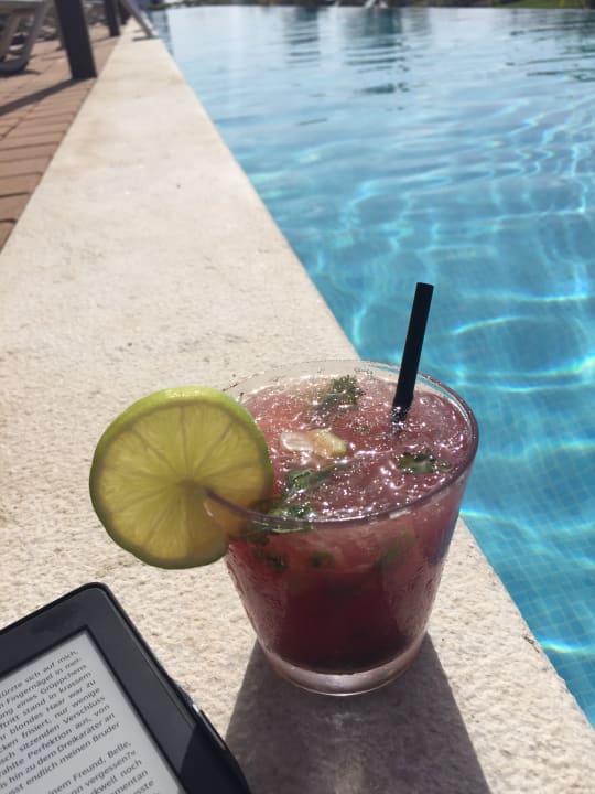 Pool Meliá Laguna Beach