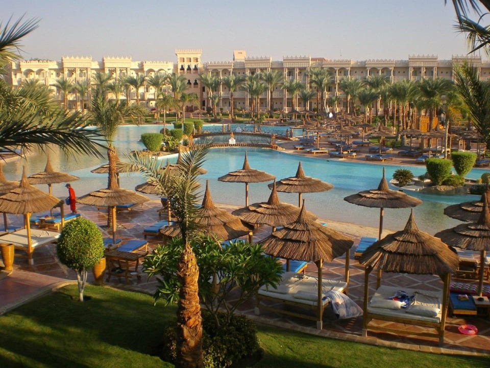 Zur Poolanlage Pickalbatros Palace Resort