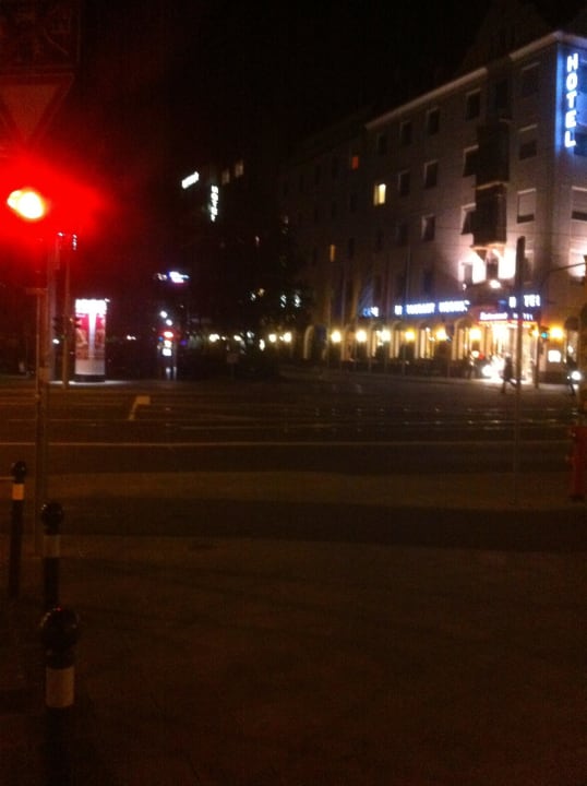 Am Abend Ringhotel Loew's Merkur