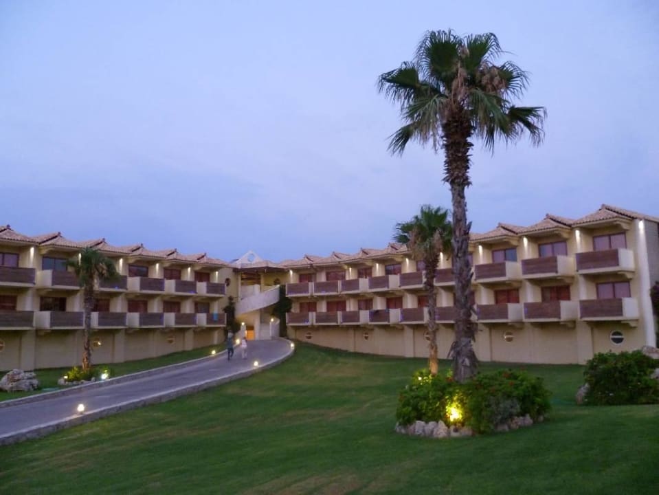 Unser Zimmerblock Rückseite Hotel Kalithea Horizon Royal