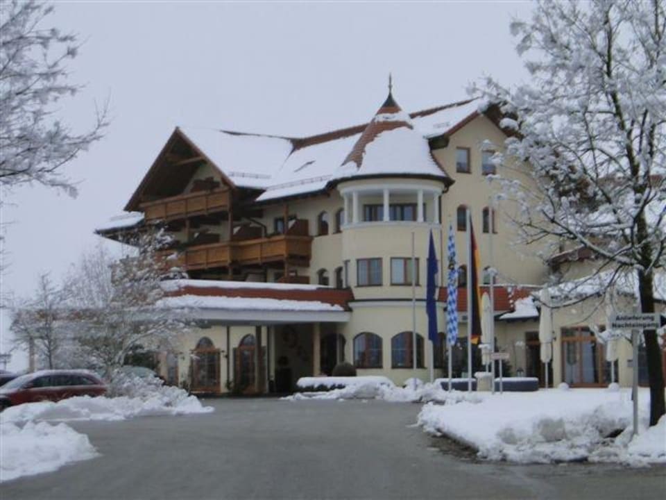 Blick aufs Hotel bei Tageslicht Der Birkenhof - Spa & Genuss Resort