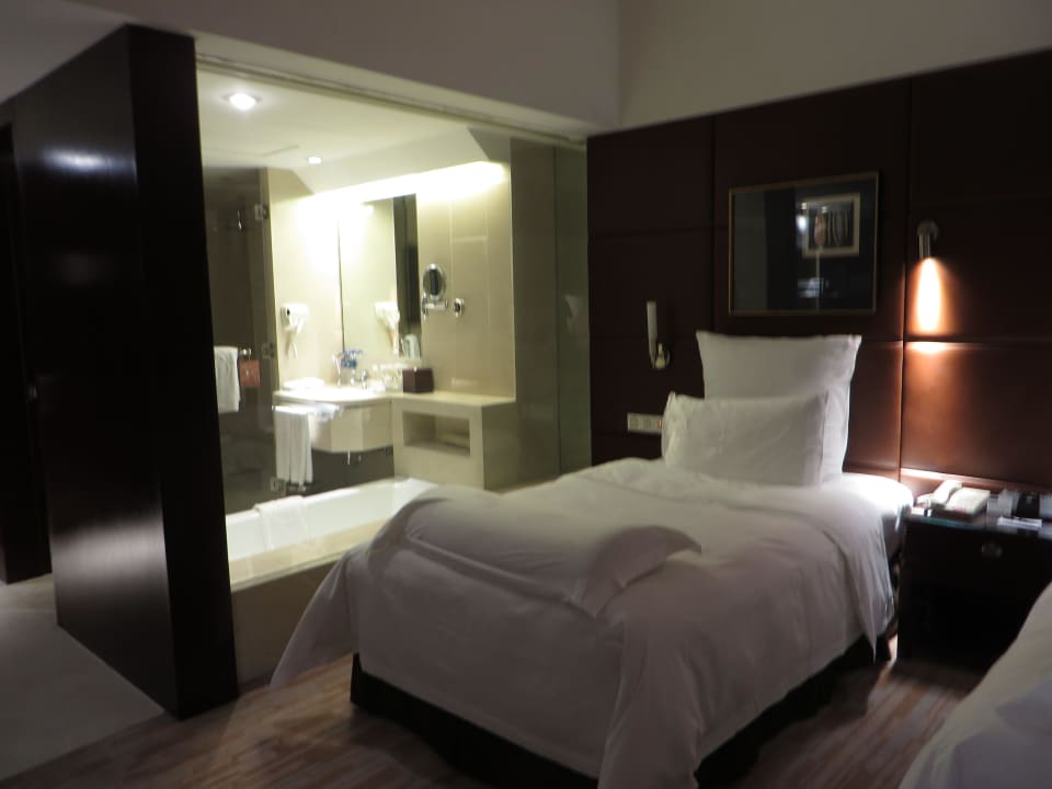 Single bed  Hotel Pullman Guangzhou Baiyun Airport