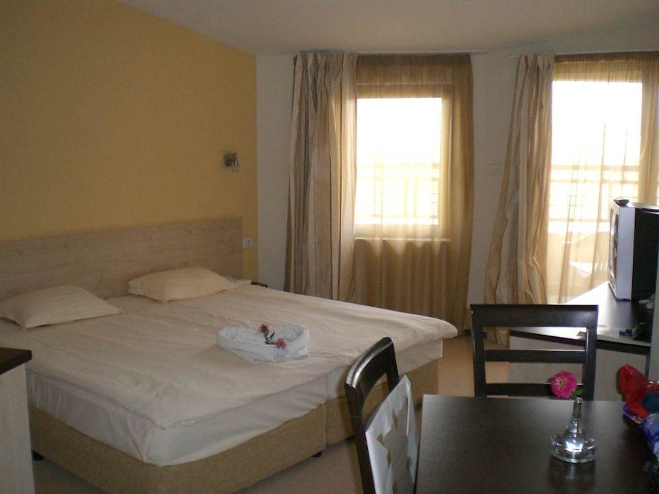 Innansicht eines Zimmers (mit seitl. Meerblick) Hotel Cazablanka / Casablanca