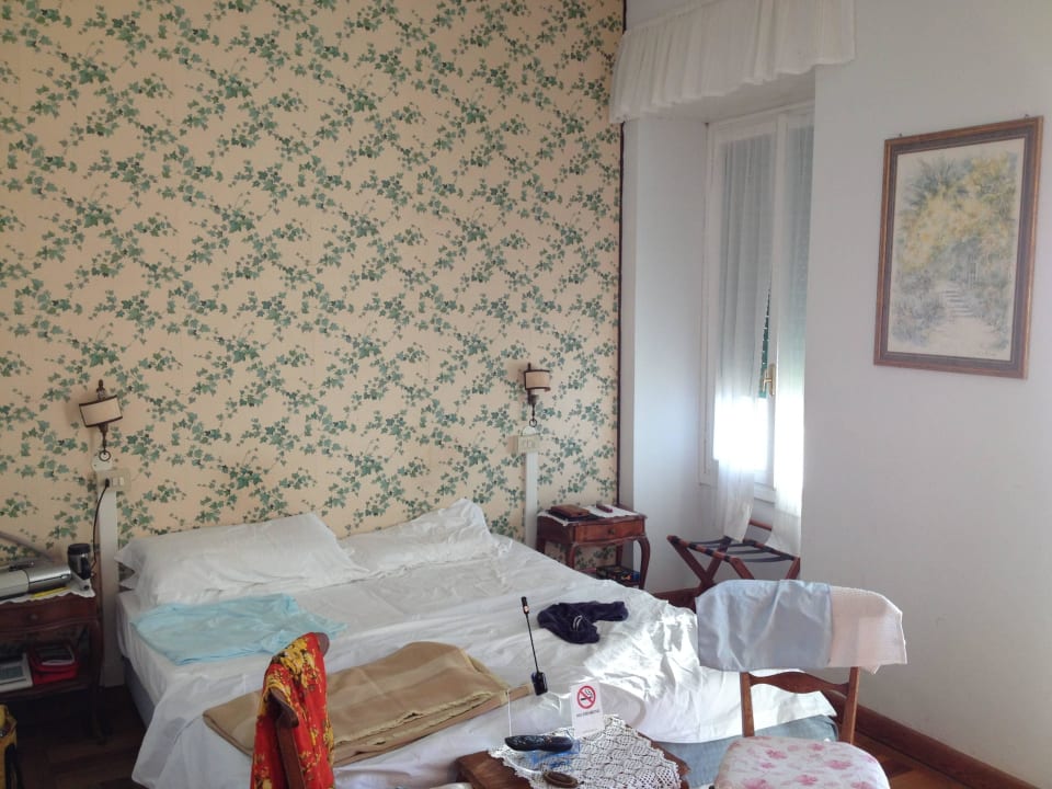 Na ja, das Mobiliar Hotel Flora Alassio