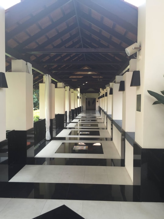 Weg zu den verschiedenen Trakten Sofitel Singapore Sentosa Resort & Spa