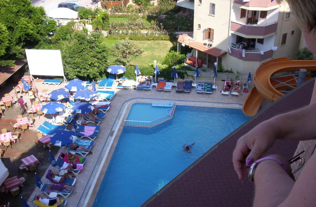 Läd zum schwimmen ein  Doris Aytur Hotel