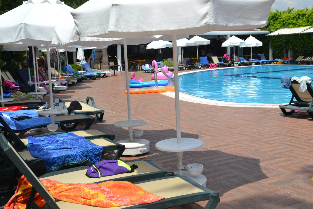 Nicht los. Alle sind bei der Schaumparty Hane Family Resort