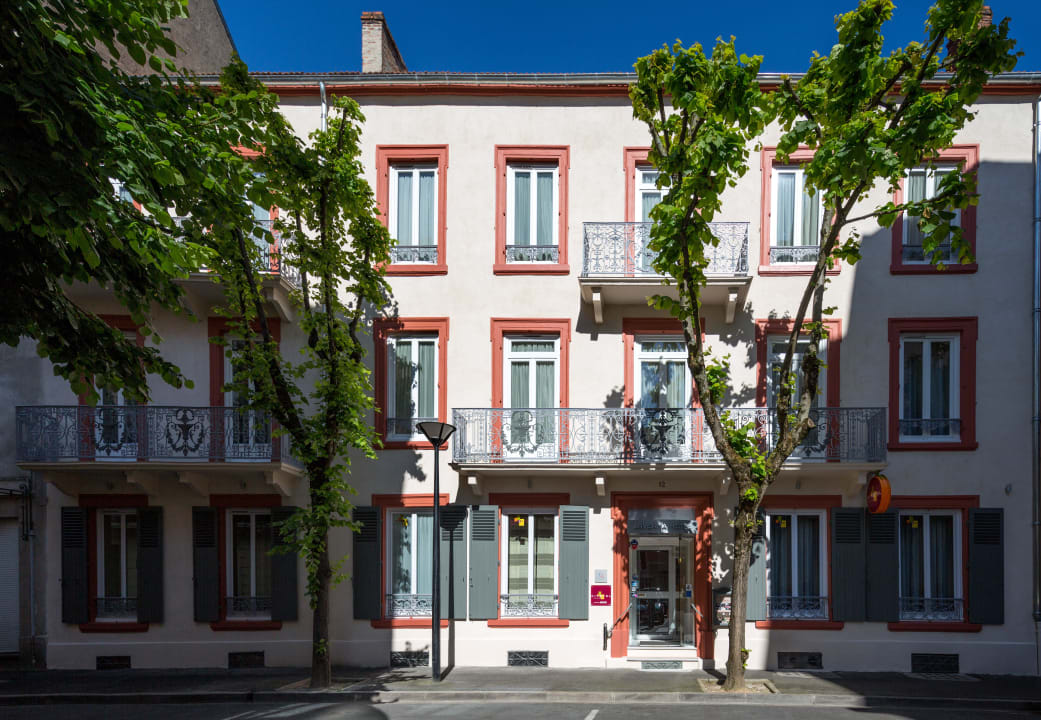 Façade de jour Arverna Hotel