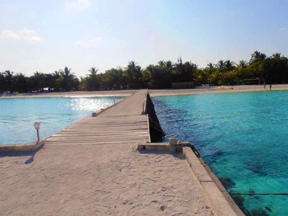 Anlegesteg mit Blick zur Insel Summer Island Maldives