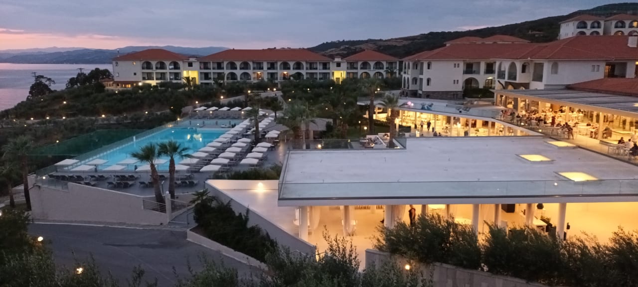 Außenansicht Akrathos Beach Hotel