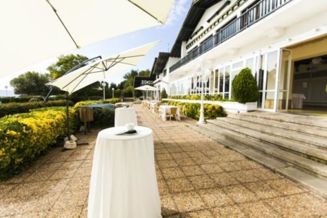 Zona de terraza de cafeteria Hotel Gudamendi