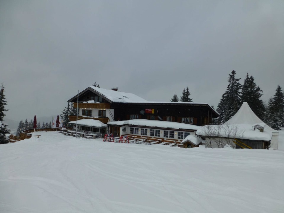 Blick von der Piste Berghaus am Söller