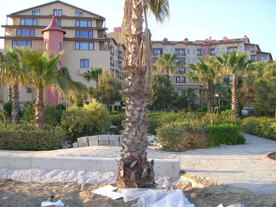 Bau der Strandpromenade durch die ehemalige Gartenanlage Bella Resort & Spa