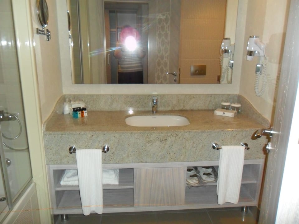 Sauberes, geräumiges Badezimmer Royal Alhambra Palace