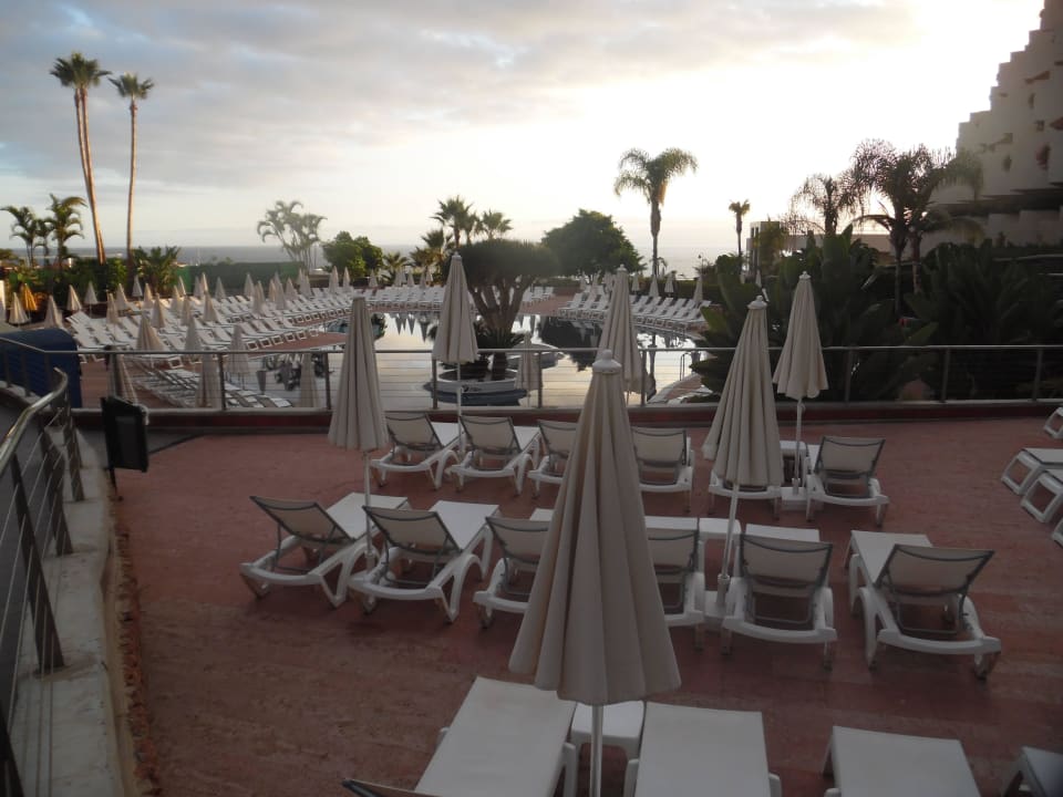 Bardzo wygodne leżaki to te materiałowe Landmar Playa La Arena