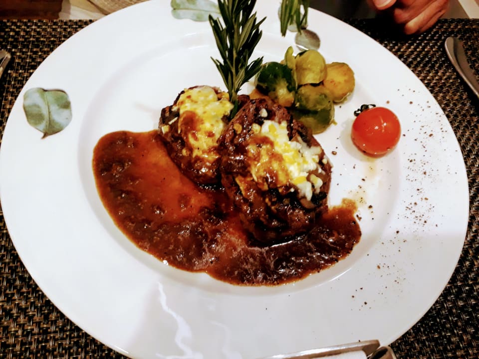 Gastro Acanthus Cennet Barut Collection