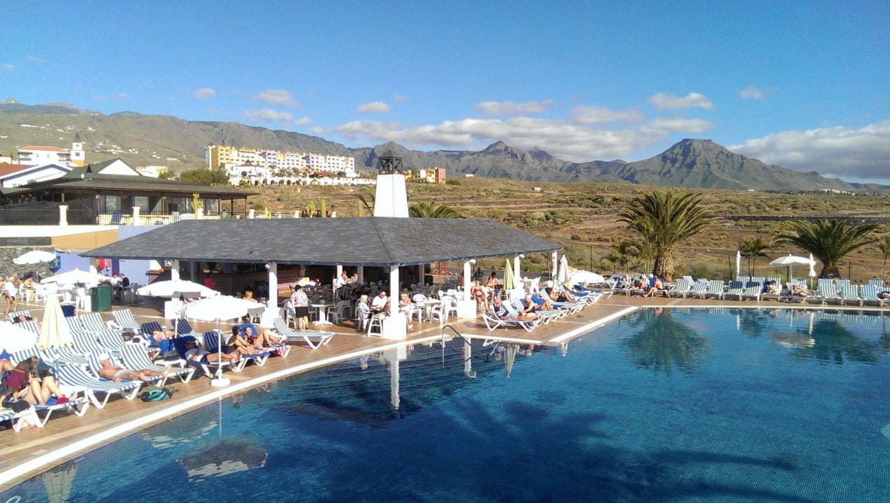 Der untere Pool mit Snackbar Bahia Principe Sunlight Costa Adeje