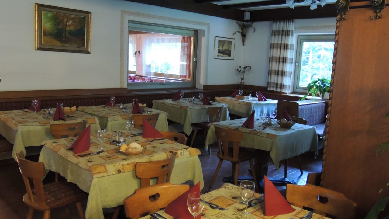 Frühstücks- und Abendessenraum Hotel Waldheim