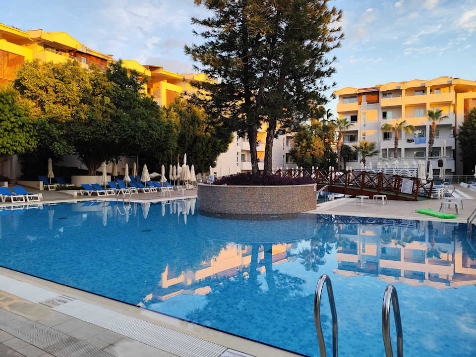 Pool Calimera Side Resort