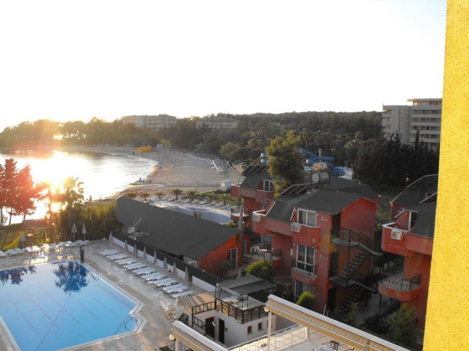 Blick vom Balkon (rechts) Incekum Su Hotel
