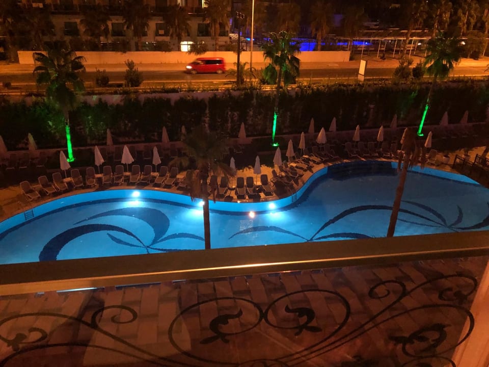 Pool Mary Hotel Side
