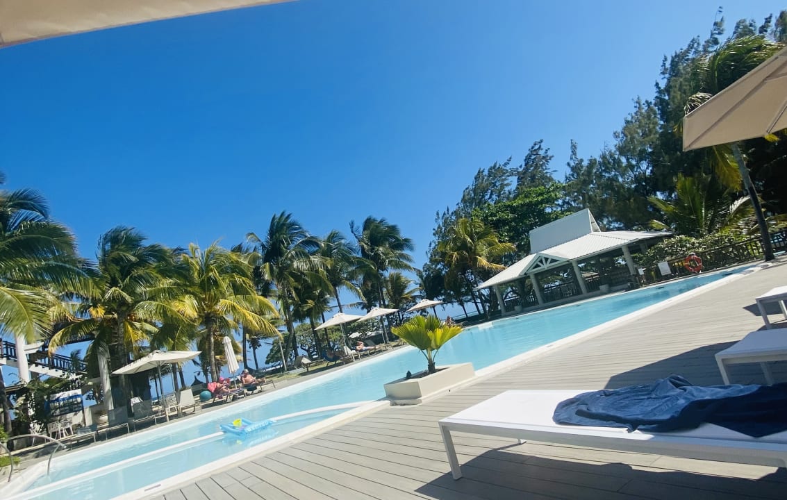 Pool Le Peninsula Bay Beach Resort & Spa