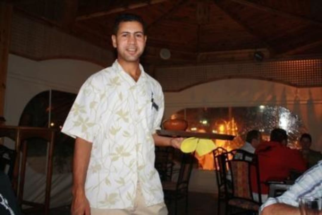 Kellner aus der *Le Rendez Yous Bar* Pickalbatros Dana Beach Resort - Hurghada