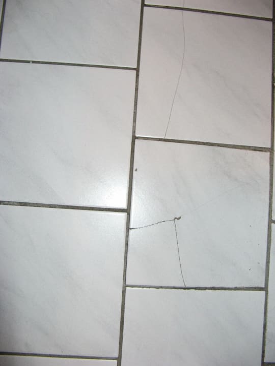 Kaputte Fliesen Dusche/WC Der schöne Asten - Resort Winterberg