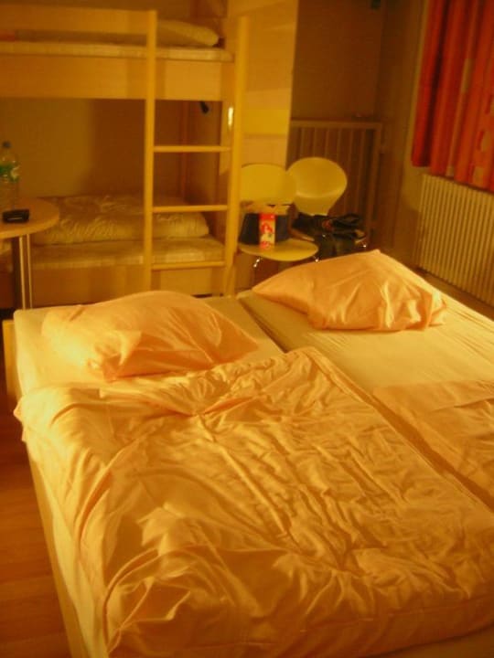 4 Bett Zimmer Grafenschloss-Jugendherberge Diez