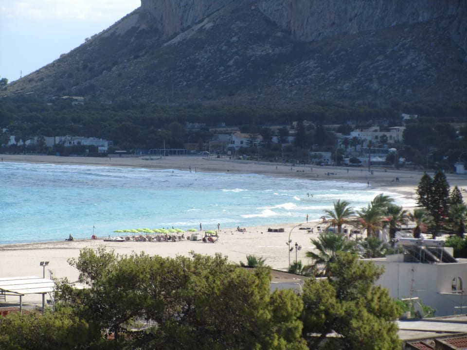 Sandbucht von der Hotelanlage aus Villaggio Cala Mancina