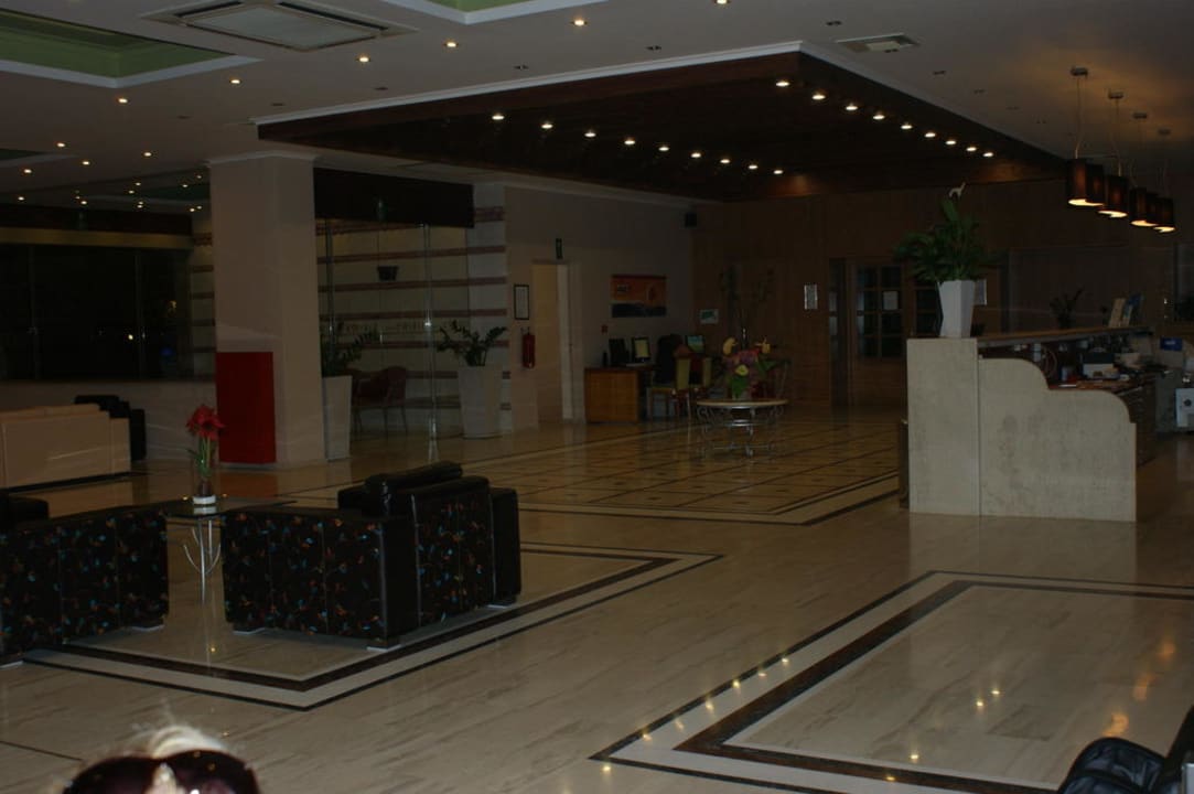 Wejście do hotelu Sirios Village Hotel & Bungalows