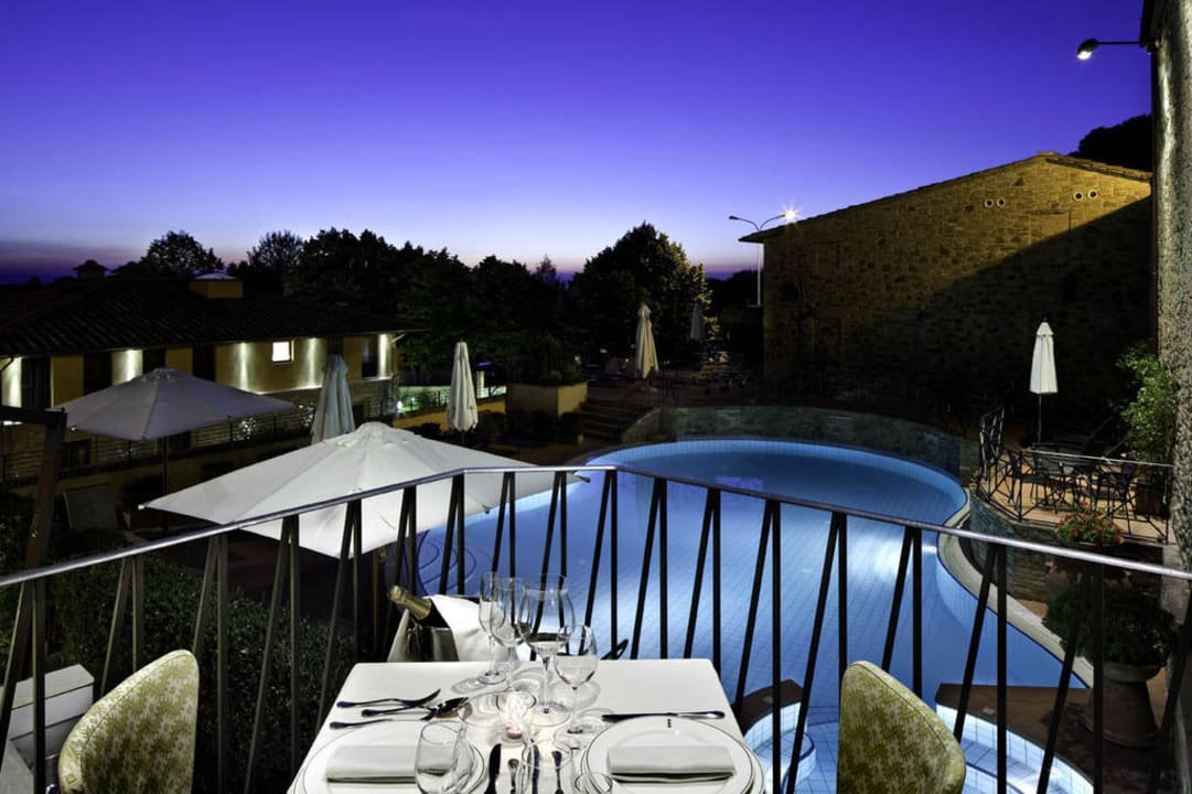 Swimming pool UNAHOTELS Palazzo Mannaioni Toscana