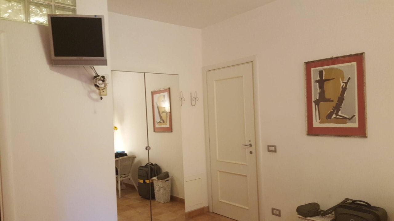 Fernseher und Schrank Hotel La Rotella Nel Sacco