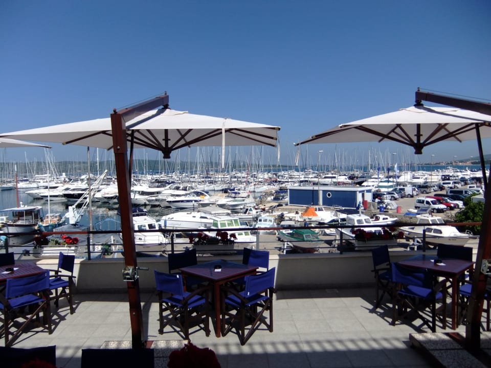 Ausblick beim Frühstück   Hotel IN Biograd