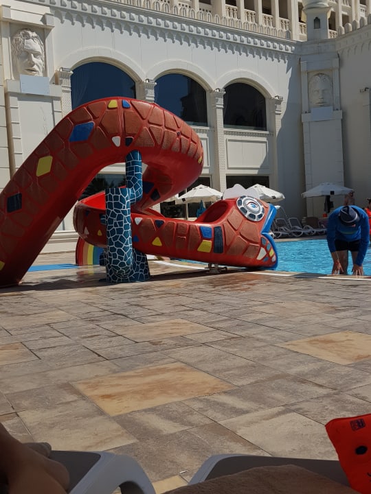 Pool Kamelya Aishen Club