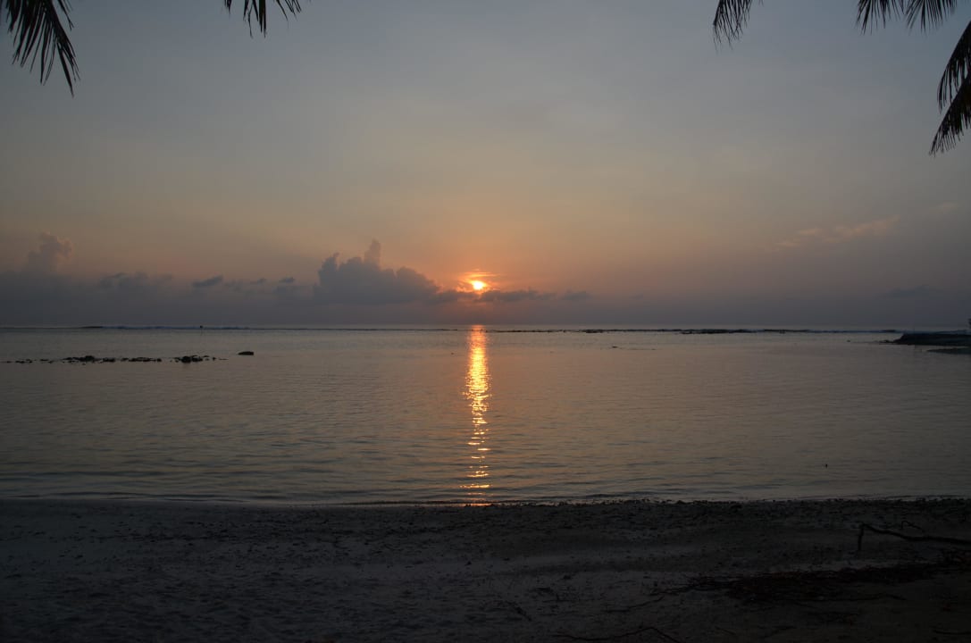 Sonnenaufgang gegenüber unserem Bungalow Adaaran Select Hudhuran Fushi - Premium All Inclusive