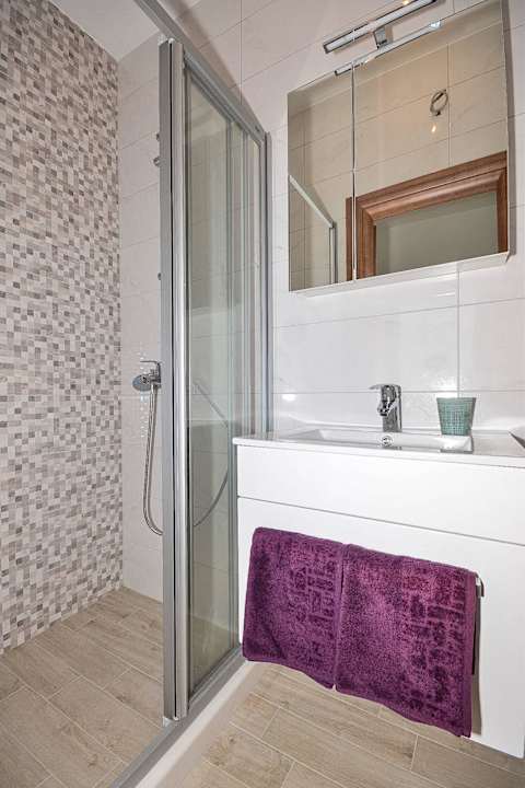 Bathroom Apartments Ladisic