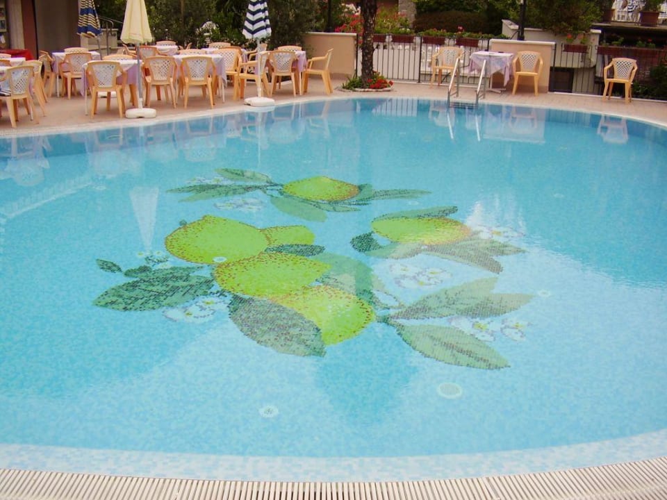 Pool Hotel Garda Bellevue