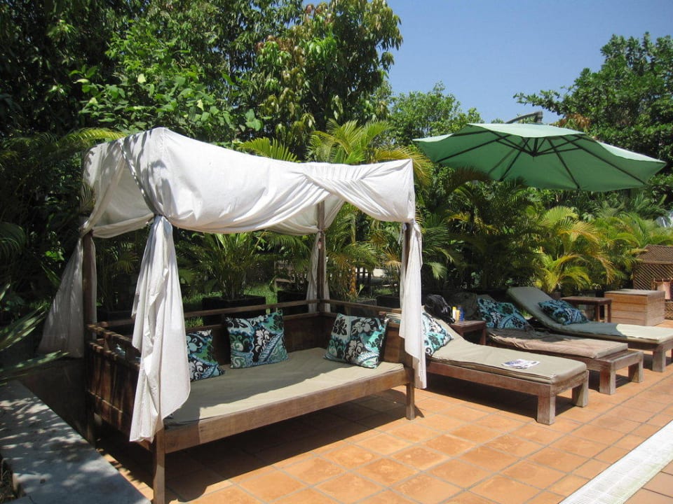 Himmelbett/ Poolanlage Hotel The Kabiki