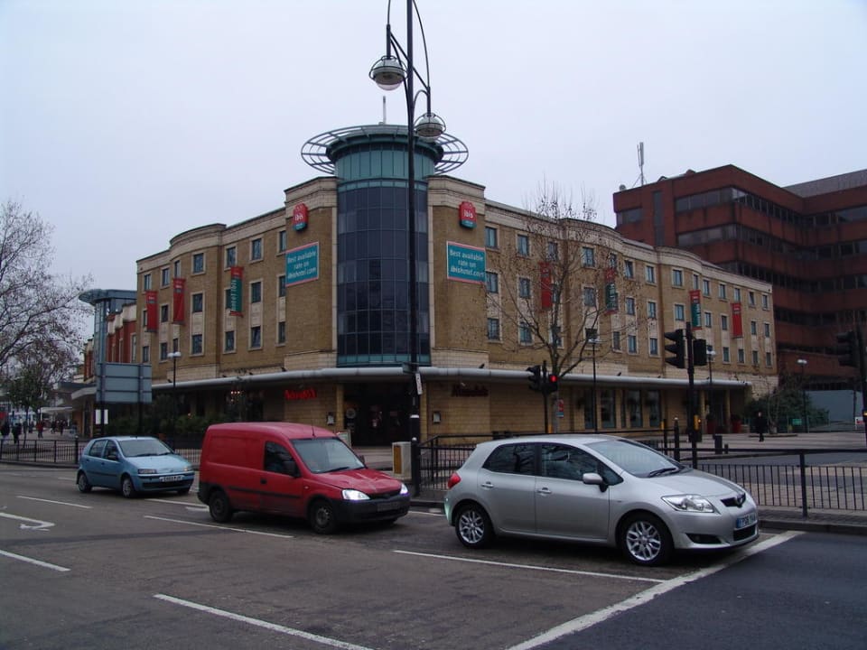 Wejście główne Hotel Ibis London Stratford
