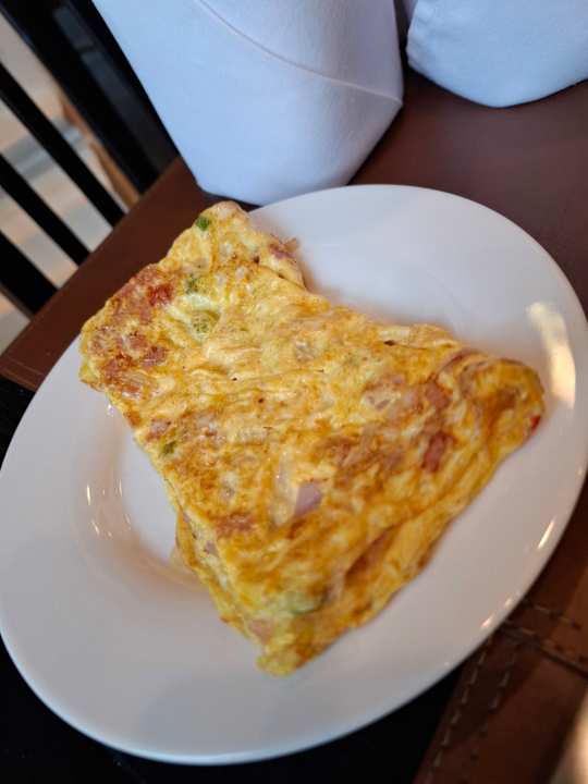 Gastro Laluna Hotel & Resort