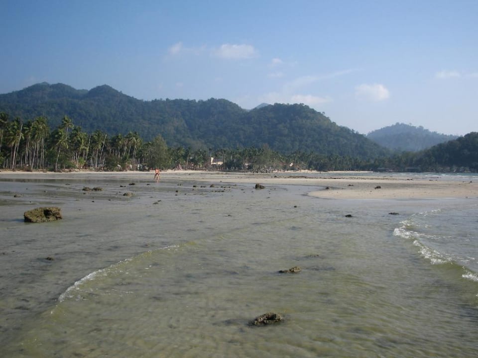 Ebbe vor den Hotels Barali, Amari Dinso Resort & Villas Ko Chang, Vignette Collection by IHG