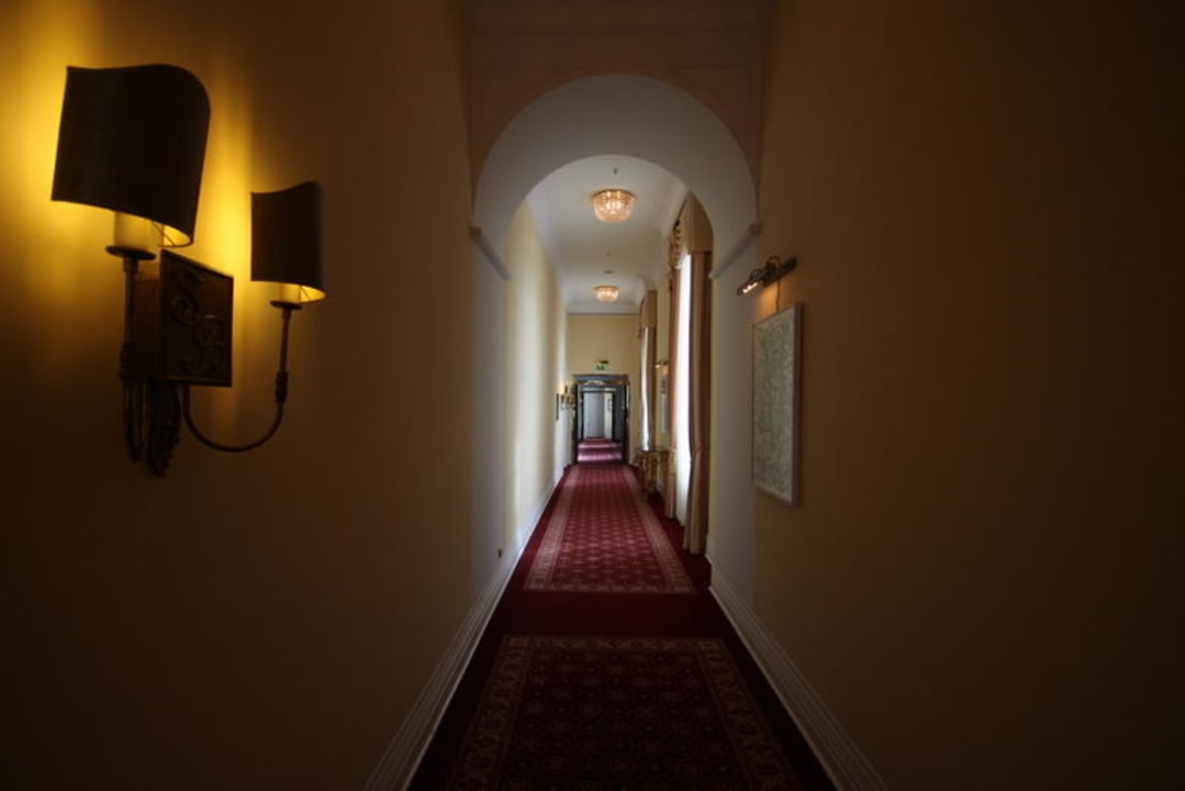 Flur Althoff Grandhotel Schloss Bensberg