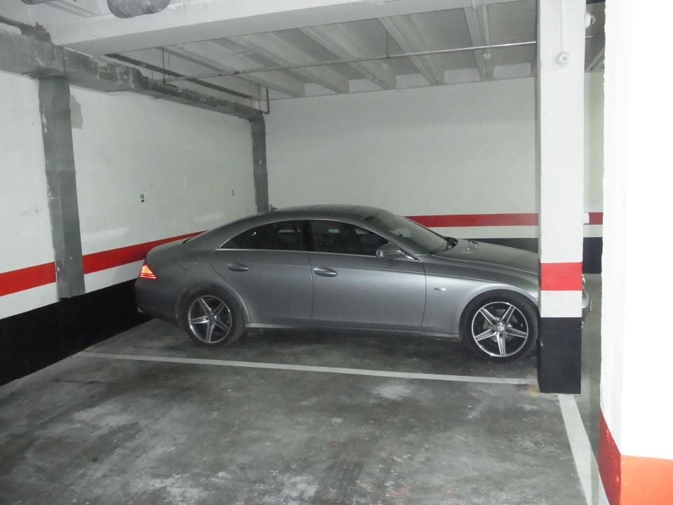 Unser Daimler in der Tiefgarage Hotel Real Jaca