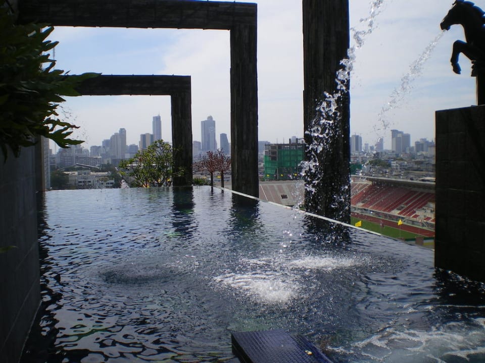 Pool mit Blick auf National Stadium Siam@Siam Design Hotel Bangkok
