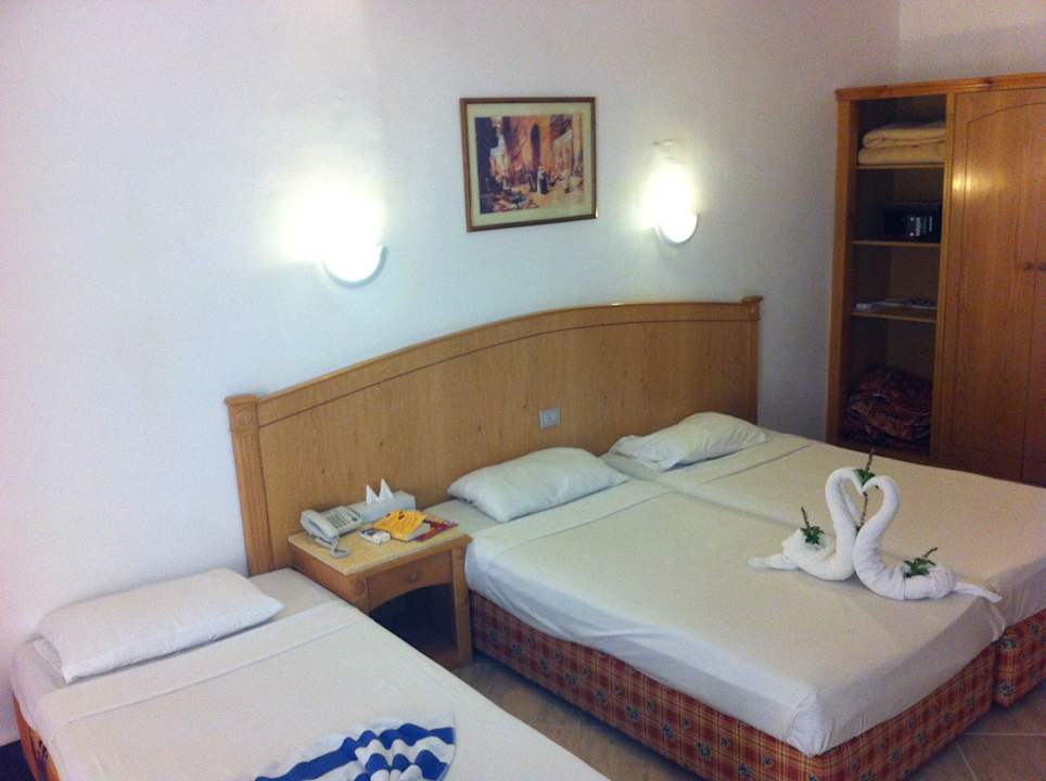 Doppelzimmer mit Zustellbett Pickalbatros Alf Leila Wa Leila Resort - Neverland Hurghada