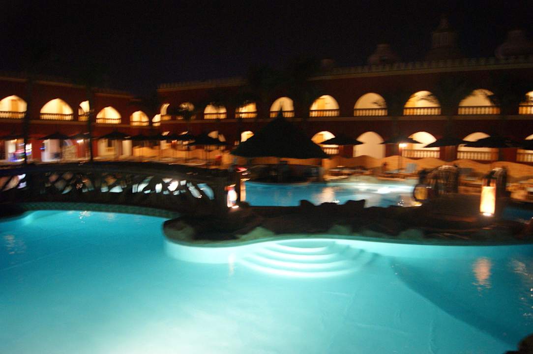 Activpool bei Nacht Pickalbatros Alf Leila Wa Leila Resort - Neverland Hurghada
