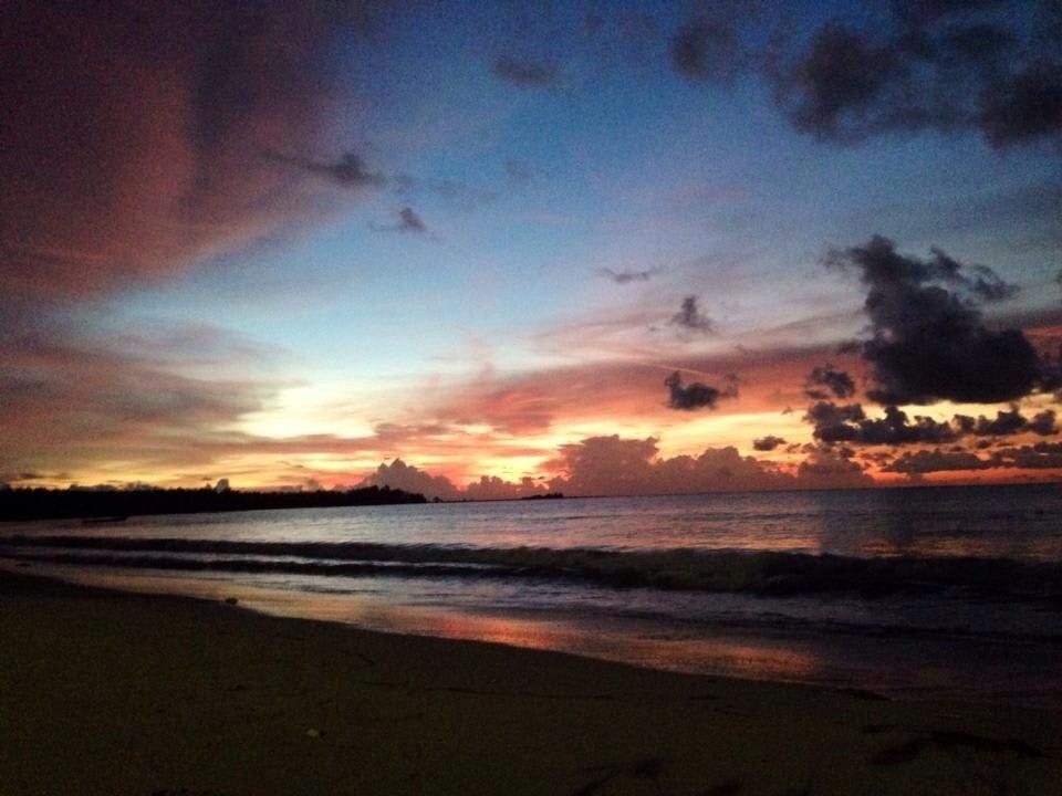 Strand beim Sonnenuntergang Kantary Beach Hotel - KHAO LAK
