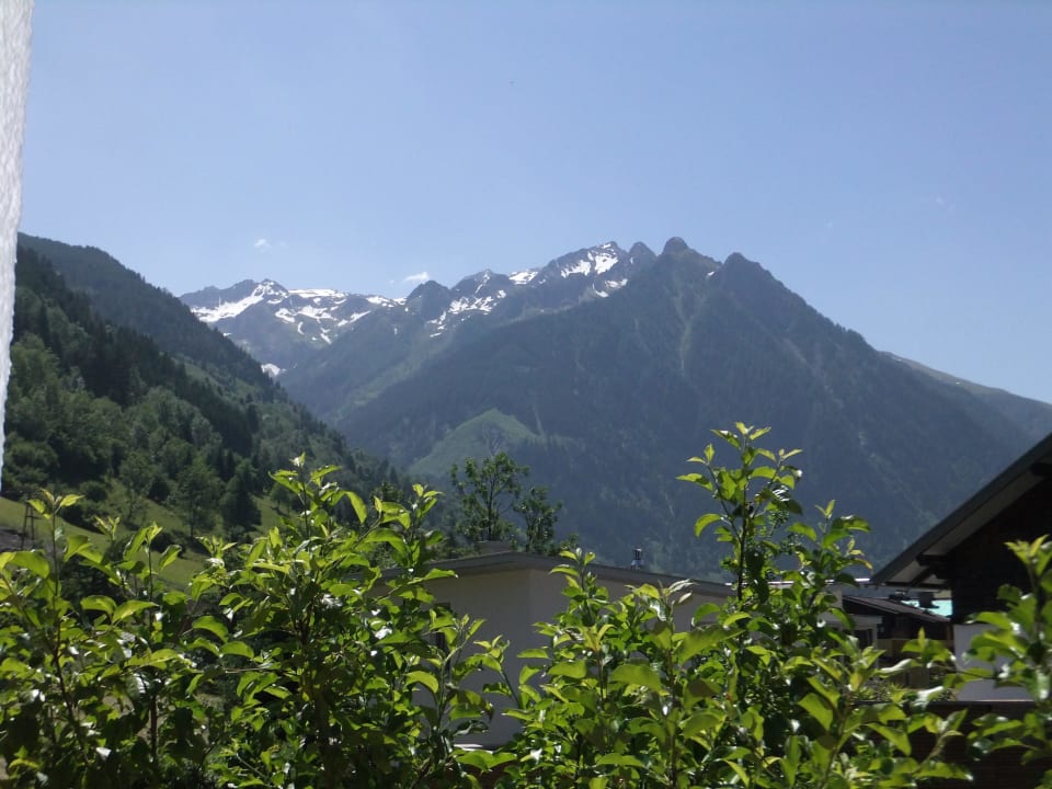 Vom Schlafzimmer nach Süden auf die Fuscher Berge Ferienwohnung Resi