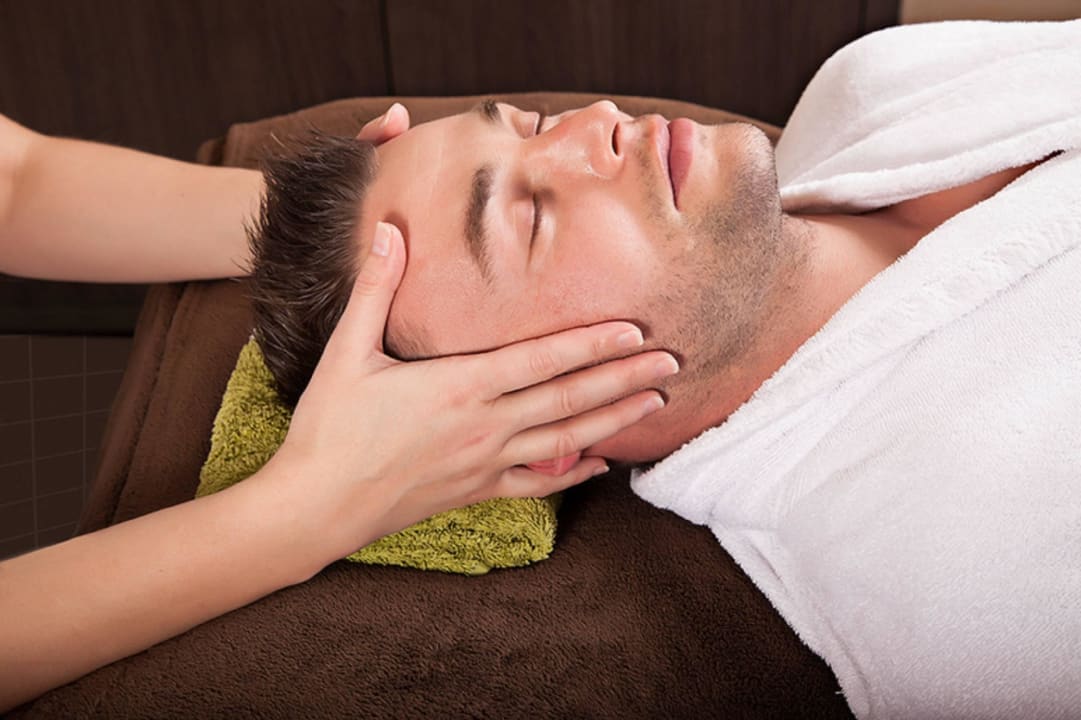 Relaxing head massage Hotel Olympia